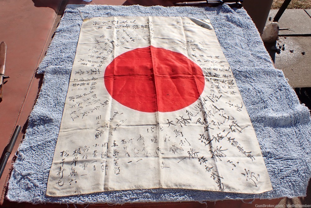JAPANESE WW2 HINOMARU MEATBALL FLAG W/ SIGNED KANJI CHARACTERS (VERY NICE)-img-1
