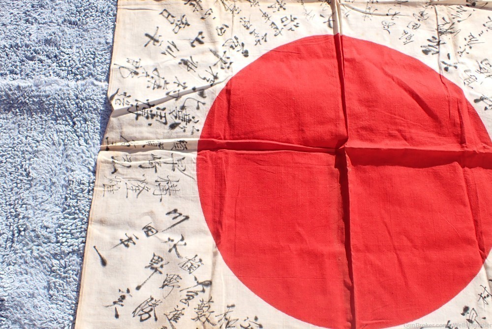 WWII JAPANESE HINOMARU MEATBALL FLAG W/ SIGNED KANJI CHARACTERS (VERY NICE)-img-3