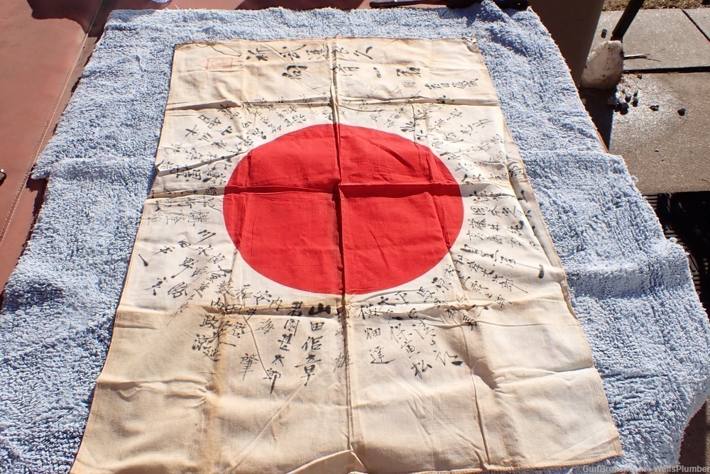 WWII JAPANESE HINOMARU MEATBALL FLAG W/ SIGNED KANJI CHARACTERS (VERY NICE)-img-0