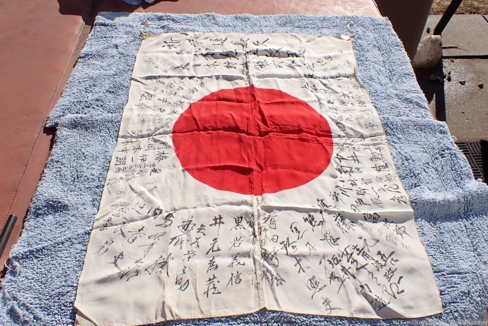 JAPANESE WW2 SOLDIERS PERSONAL NATIONAL FLAG WITH KANJI (VERY NICE)-img-1