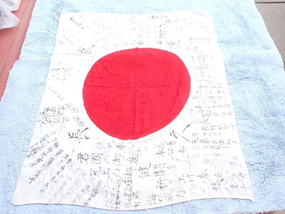 WWII JAPANESE HINOMARU MEATBALL FLAG W/ SIGNED KANJI CHARACTERS (VERY NICE)-img-1
