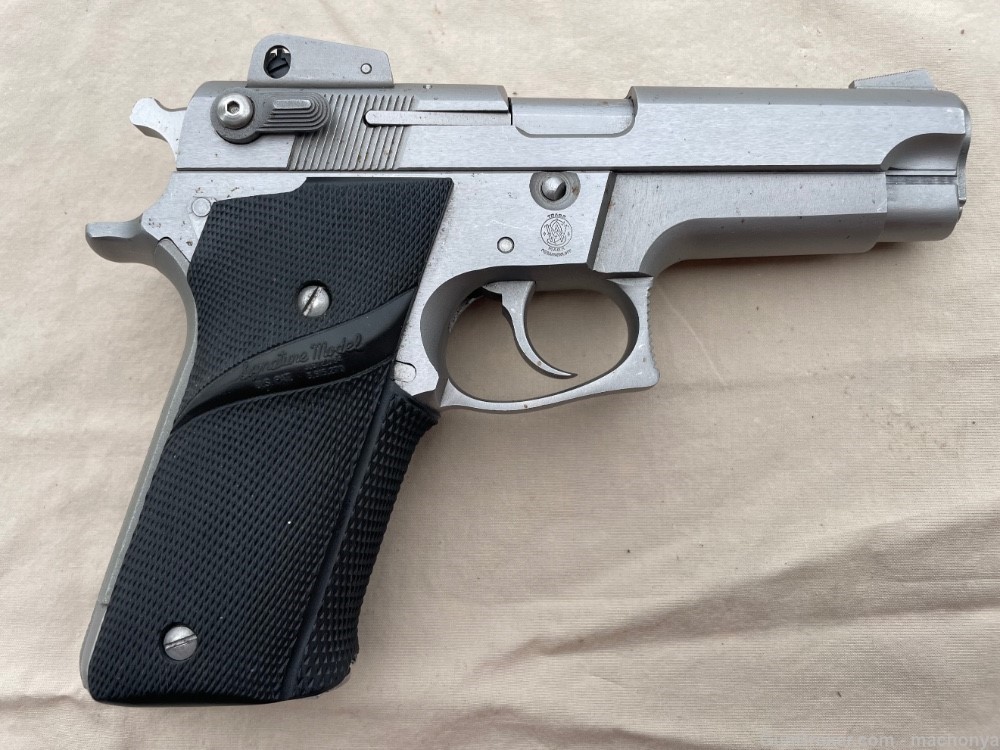 Smith and Wesson Model 659 Semi Auto 9mm Pistol Stainless with 2 Mags-img-15