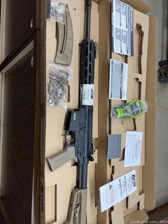 S&W M&P 15-22 FDE 22lr Unfired box and paperwork -img-0