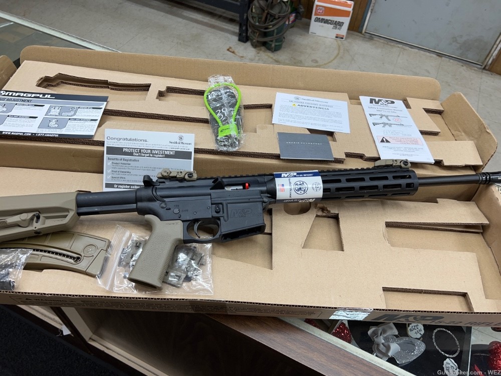 S&W M&P 15-22 FDE 22lr Unfired box and paperwork -img-19
