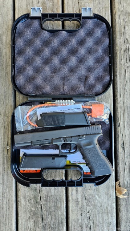 Glock 17L Gen 3 2x 17rd mags  PI1630103 9mm long 17-img-0