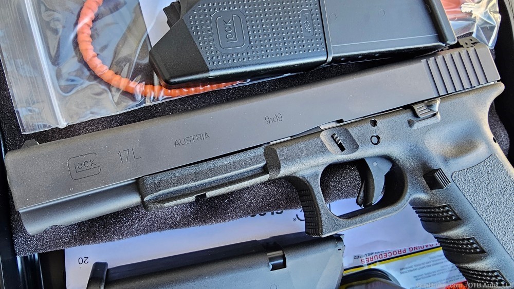 Glock 17L Gen 3 2x 17rd mags  PI1630103 9mm long 17-img-1