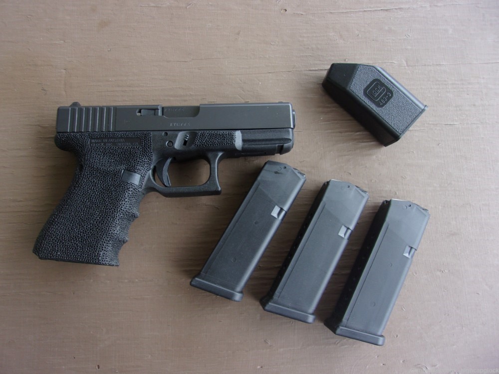 Glock 23 .40 S&W 4" Pistol 99% Hardly Fired DIMPLED Frame  Box G23 $1START-img-2