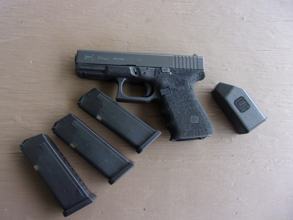 Glock 23 .40 S&W 4" Pistol 99% Hardly Fired DIMPLED Frame  Box G23 $1START-img-3