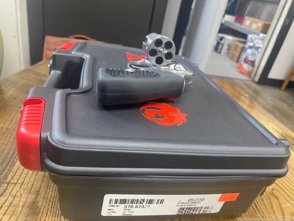 Ruger SP101 357 Magnum Hammerless with Box 5720-img-6