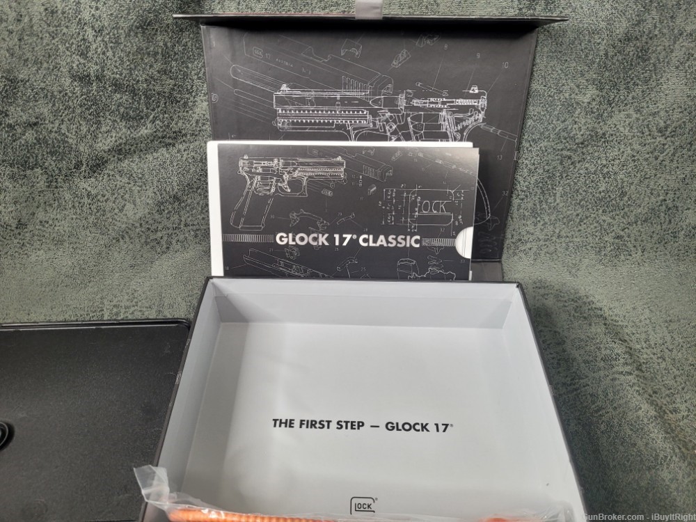 NEW Glock 17 G17 Gen 1 9mm 17+1 4.49" w/ Original Style Tupperware Box-img-4