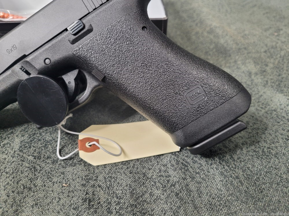 NEW Glock 17 G17 Gen 1 9mm 17+1 4.49" w/ Original Style Tupperware Box-img-7