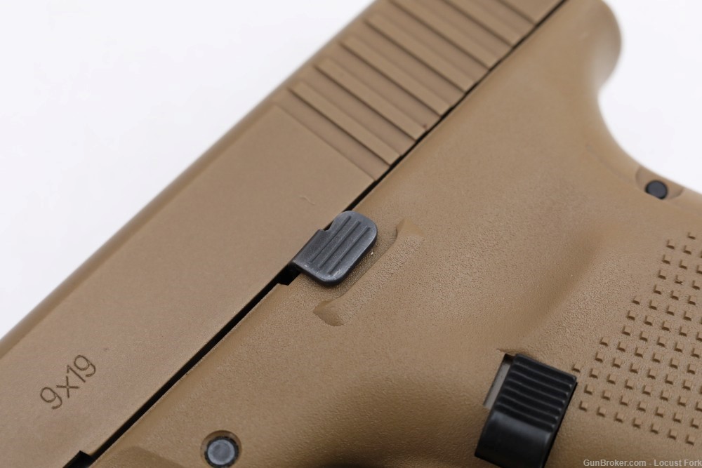 Glock 19X 9mm 4" Desert Tan w/ Factory Box NS 3-17rd Mags NICE! No Reserve-img-8