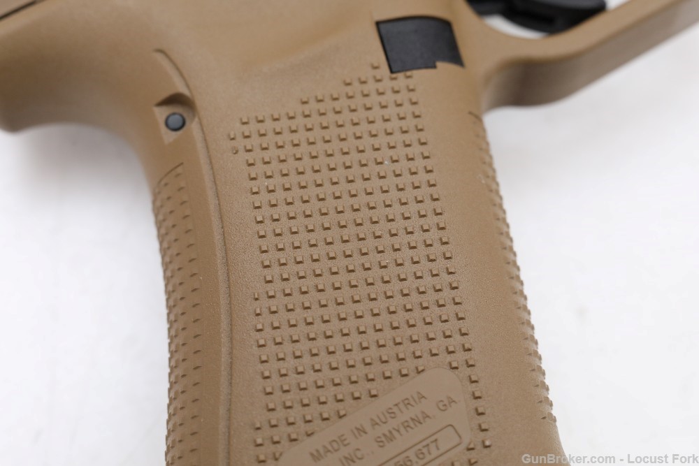 Glock 19X 9mm 4" Desert Tan w/ Factory Box NS 3-17rd Mags NICE! No Reserve-img-23
