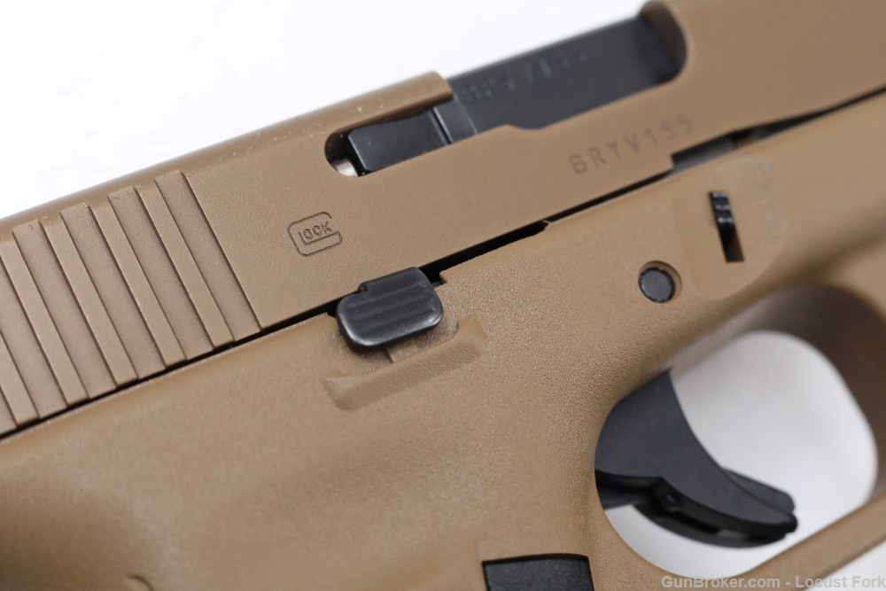 Glock 19X 9mm 4" Desert Tan w/ Factory Box NS 3-17rd Mags NICE! No Reserve-img-25