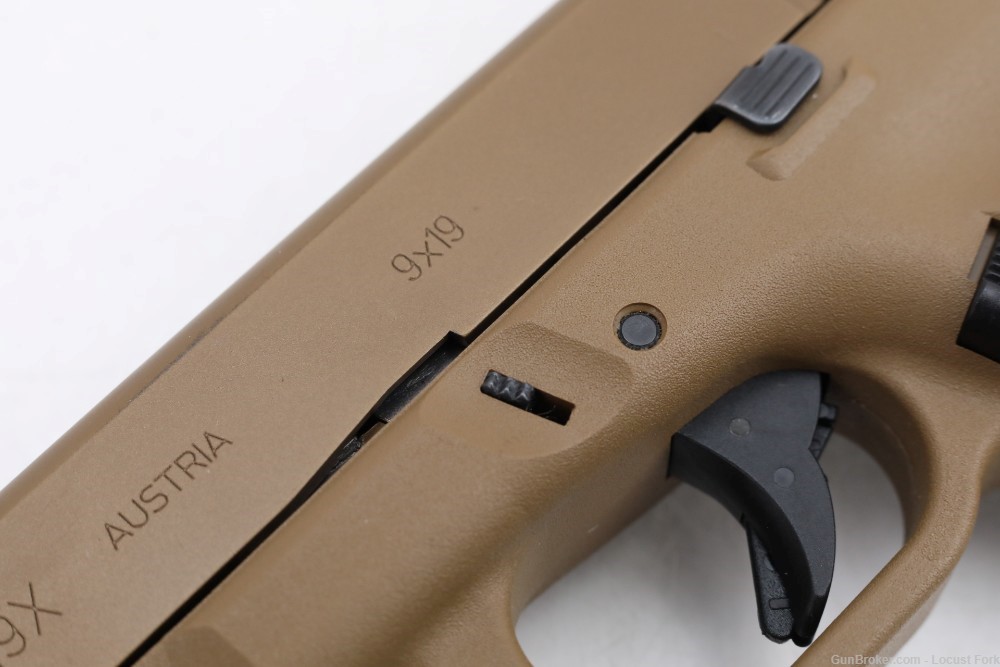 Glock 19X 9mm 4" Desert Tan w/ Factory Box NS 3-17rd Mags NICE! No Reserve-img-7