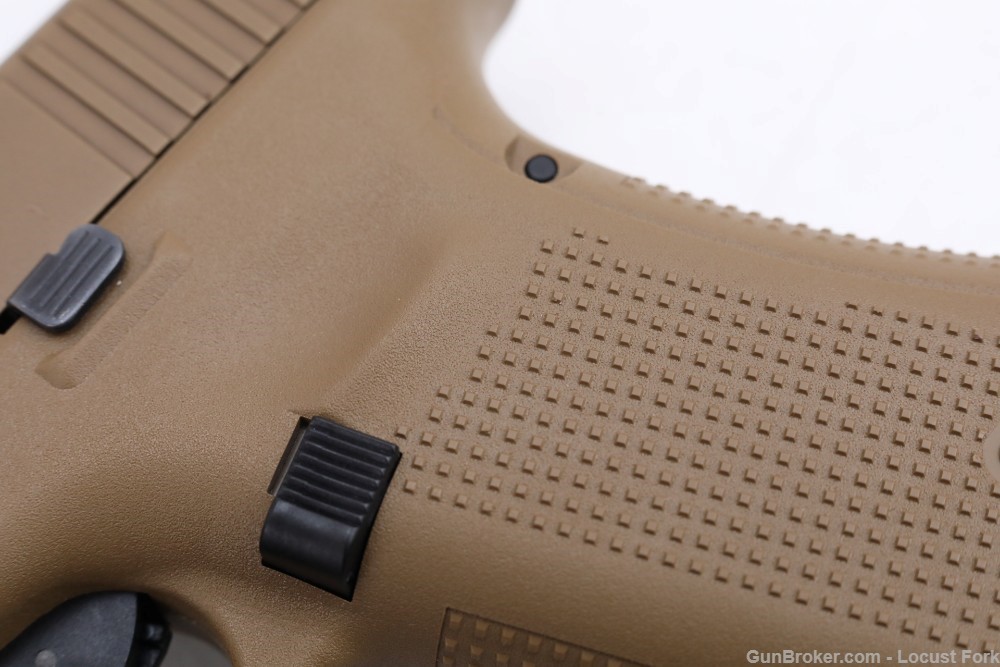 Glock 19X 9mm 4" Desert Tan w/ Factory Box NS 3-17rd Mags NICE! No Reserve-img-10