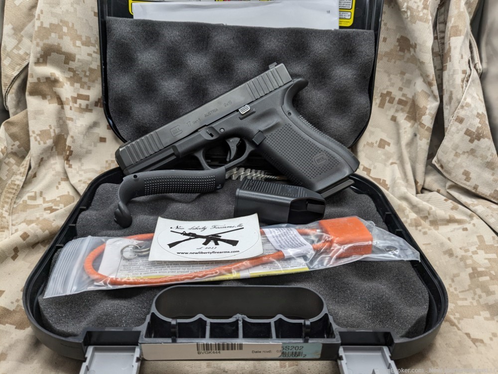 Glock 17 Gen 5 Pistol 9MM Police Trade In G17 Austria 1-17rd Mag Very Good-img-3
