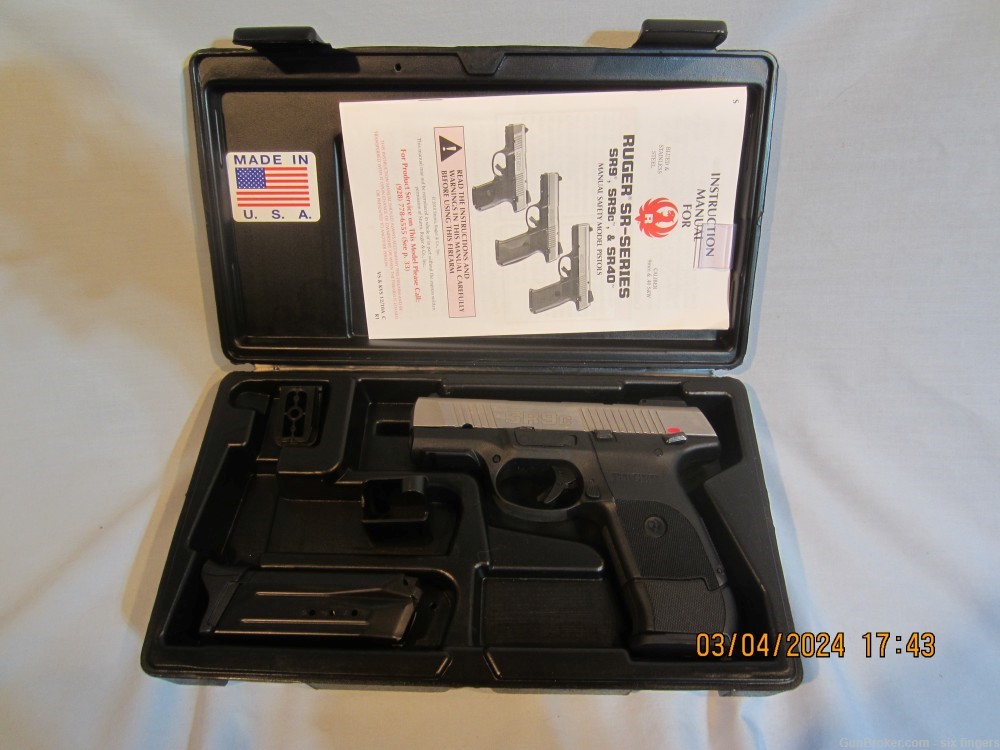 Ruger SR9C 9mm, 2 mags.-img-0