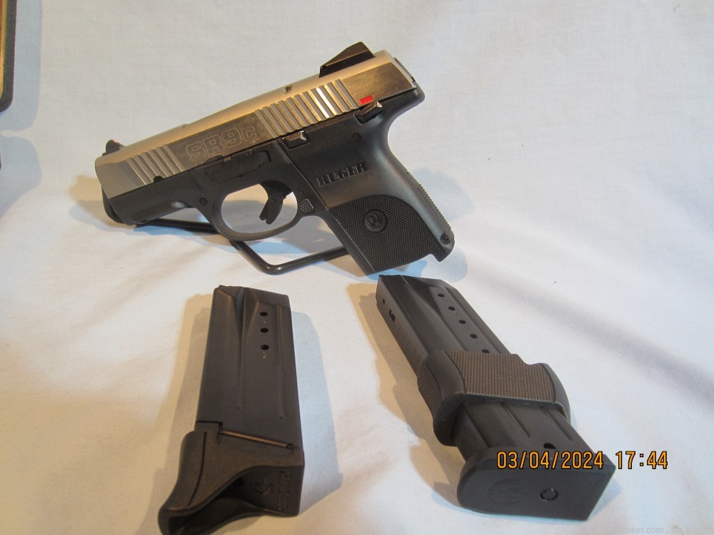 Ruger SR9C 9mm, 2 mags.-img-1