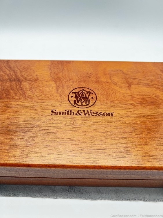 Smith & Wesson 29-10 W/ presentation box 6 1/2" Bright Blue 44 magnum-img-2