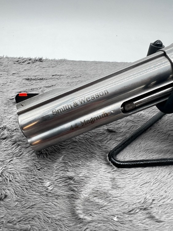 Smith & Wesson 629-5 Full lug, 5" 44 magnum-img-2