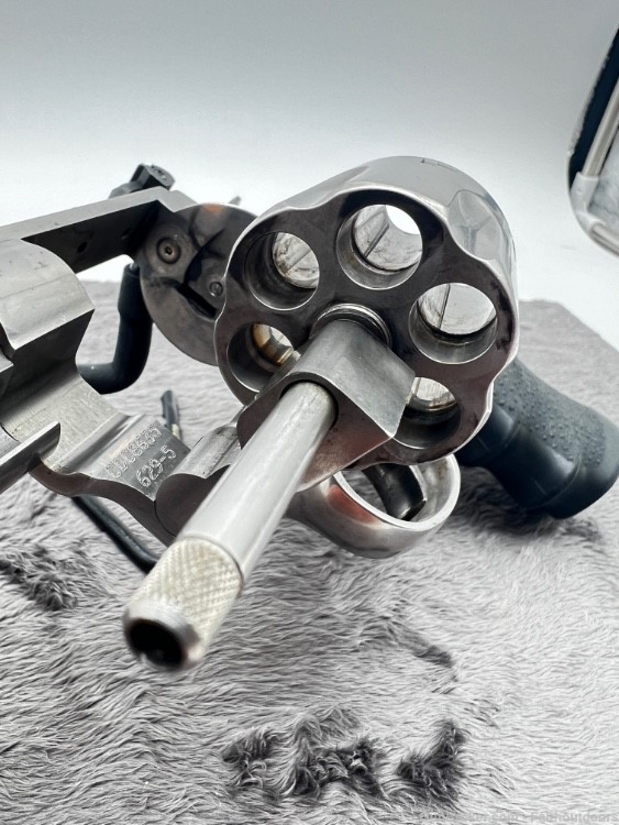 Smith & Wesson 629-5 Full lug, 5" 44 magnum-img-8