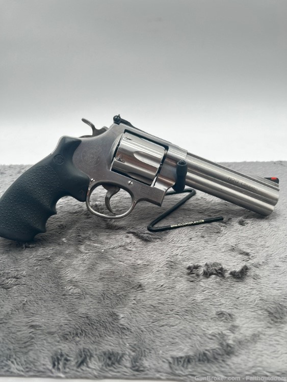 Smith & Wesson 629-5 Full lug, 5" 44 magnum-img-5