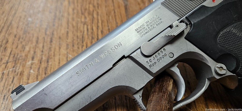 Smith & Wesson Model 5906, 9mm, 4 magazines-img-5