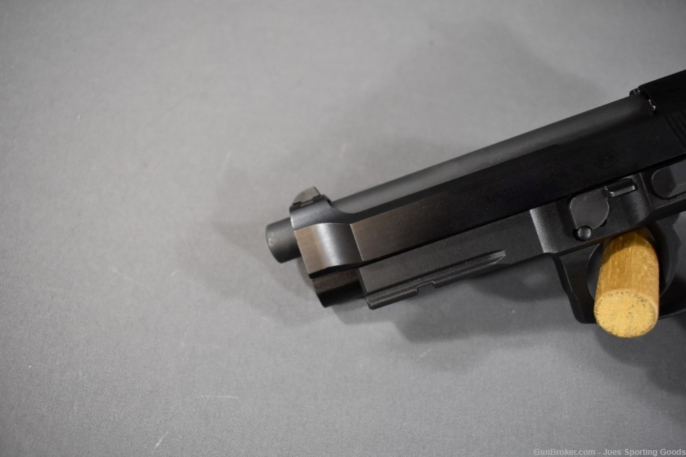 Beretta 92FS - .22LR Semi-Automatic Pistol w/ Factory Case & Lock-img-2