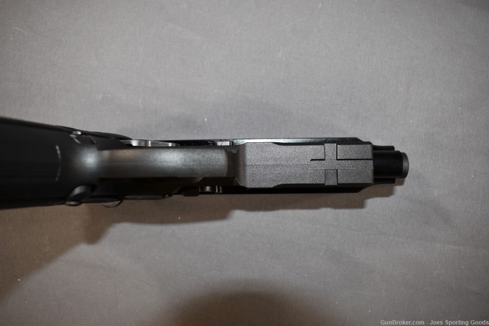 Beretta 92FS - .22LR Semi-Automatic Pistol w/ Factory Case & Lock-img-12