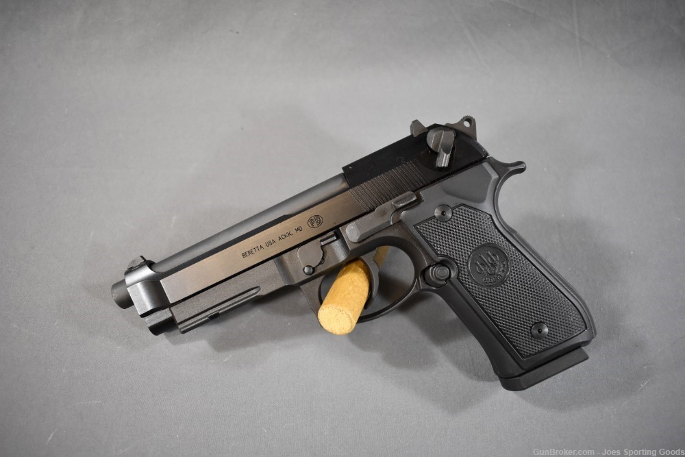 Beretta 92FS - .22LR Semi-Automatic Pistol w/ Factory Case & Lock-img-1