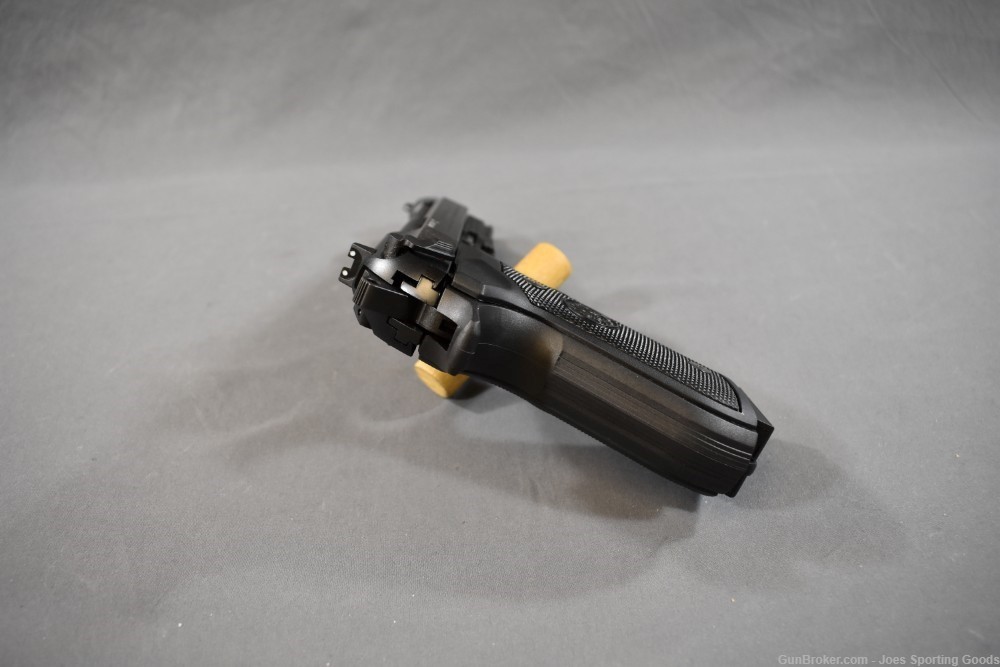 Beretta 92FS - .22LR Semi-Automatic Pistol w/ Factory Case & Lock-img-13