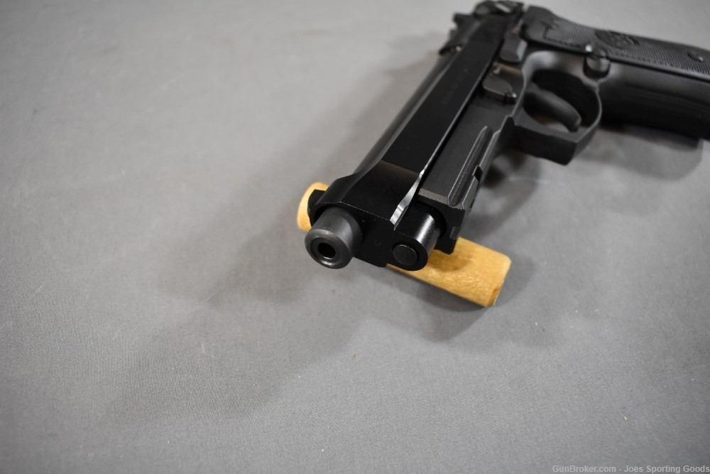 Beretta 92FS - .22LR Semi-Automatic Pistol w/ Factory Case & Lock-img-14