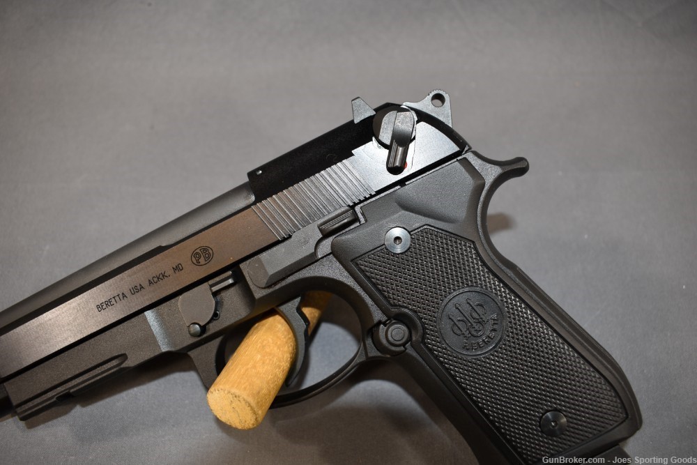 Beretta 92FS - .22LR Semi-Automatic Pistol w/ Factory Case & Lock-img-3