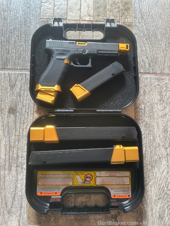 Glock 17 Gold Trimmed-img-0