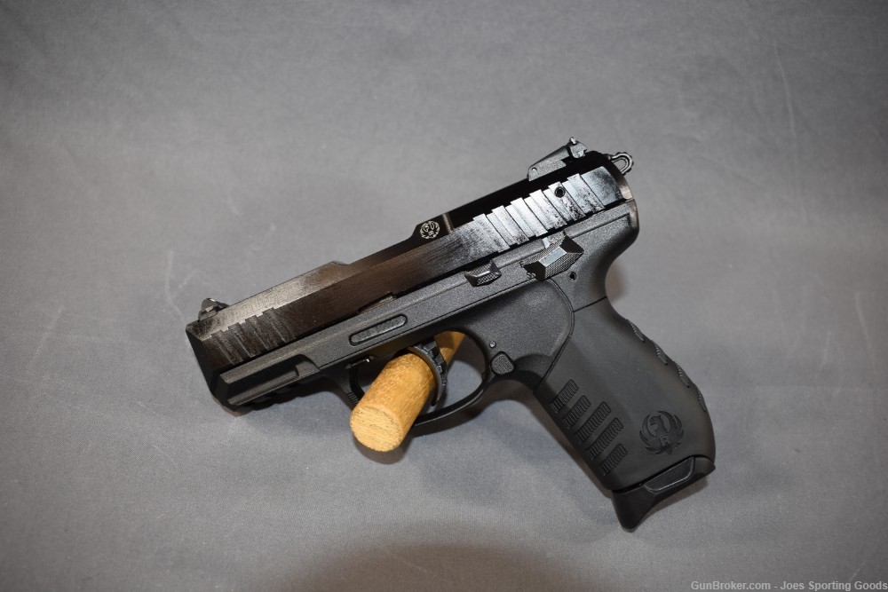 Beautiful Ruger SR22P - .22LR Semi-Automatic Pistol w/ Case & 2 Mags-img-4