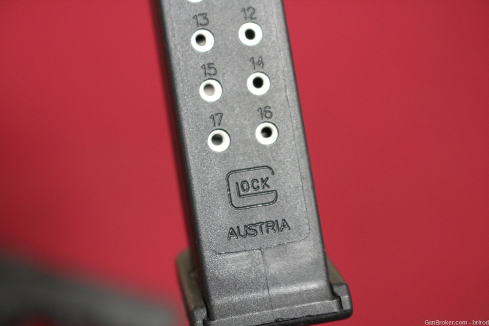 Glock 17 Gen 1 W/Date Code - 9mm Semi Auto Pistol, Austria Made - 1988-img-11