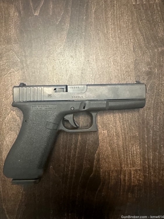 Glock 17 Gen 1 Classic 4.49 inch (Never Fired)-img-3