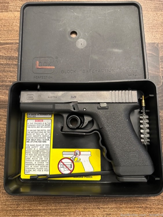 Glock 17 Gen 1 Classic 4.49 inch (Never Fired)-img-0