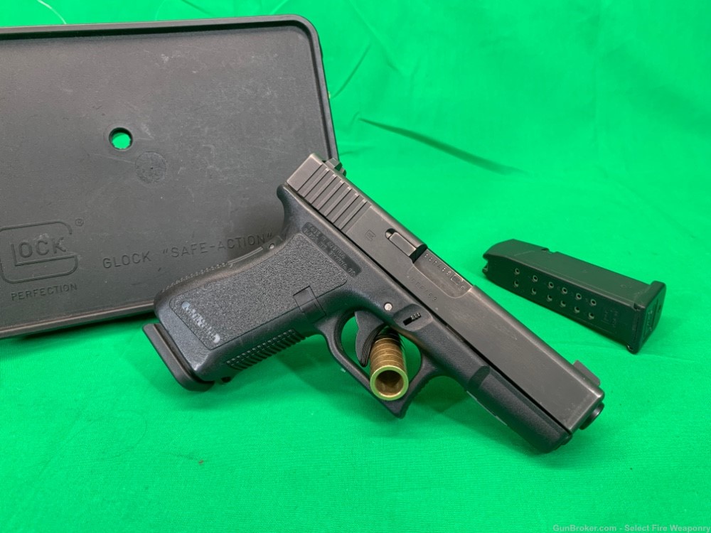Glock 19 Gen 2 G19 Gen2 in Tupperware box 2 mags 9mm-img-3