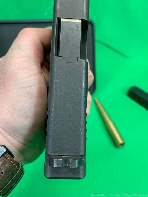 Glock 19 Gen 2 G19 Gen2 in Tupperware box 2 mags 9mm-img-11