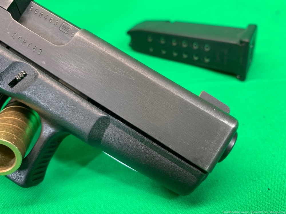 Glock 19 Gen 2 G19 Gen2 in Tupperware box 2 mags 9mm-img-4