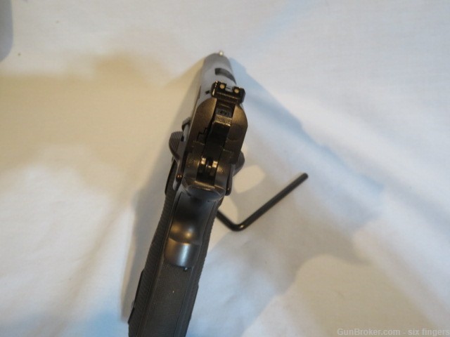 Taurus PT-1911, 9mm, 5 mags.-img-3