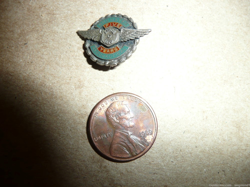 Brewster Aircraft Company Pin Back lapel pin Pre WWII-img-0