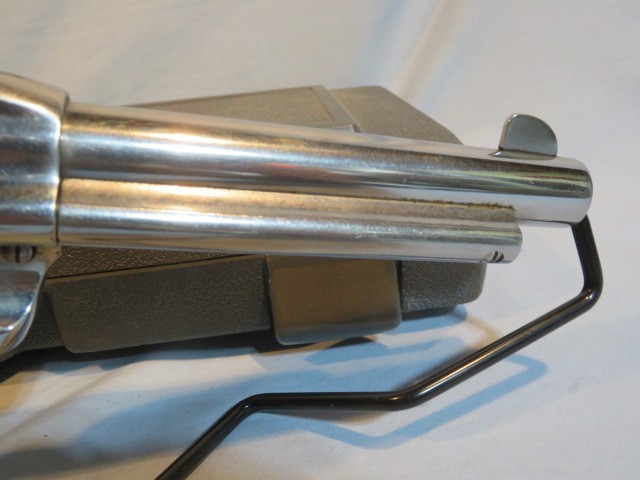 Ruger Original Vaquero, 45 Colt, 5.5" bl., Gunfighter grips-img-8