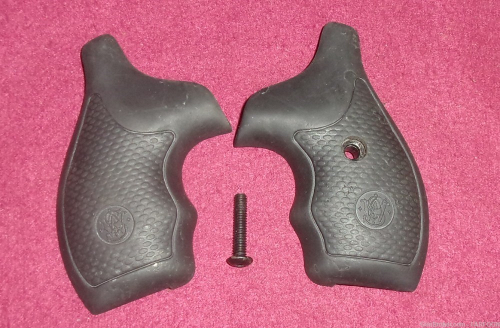 S&W 442 38 SPECIAL+P AIRWEIGHT J FRAME GRIPS & SCREW ASSEMBLY-img-1