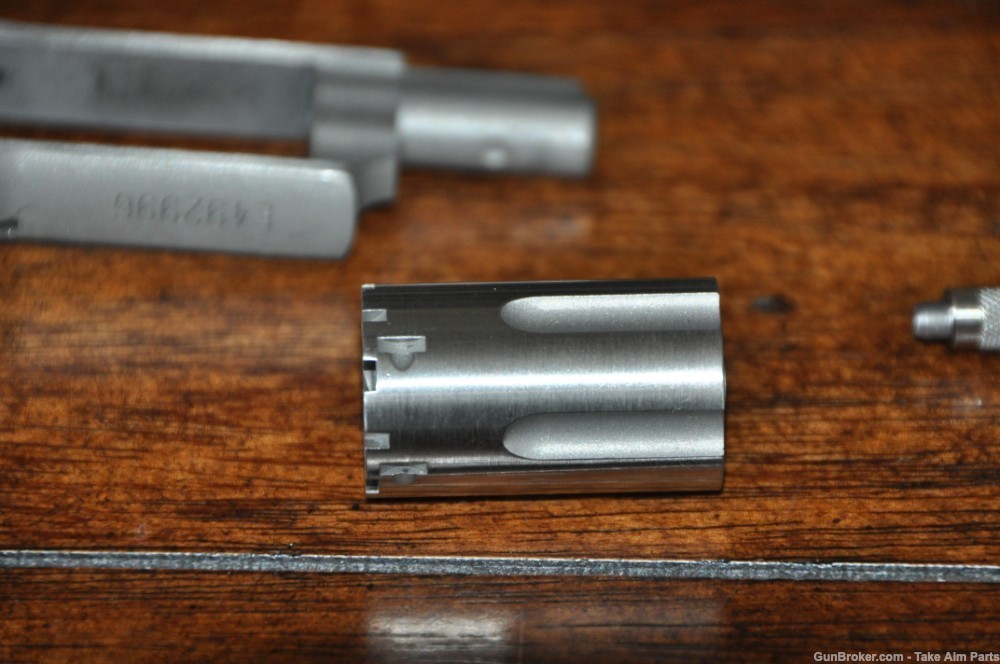 North American Arms Mini Magnum Model M 22mag w/ Lock Box-img-15
