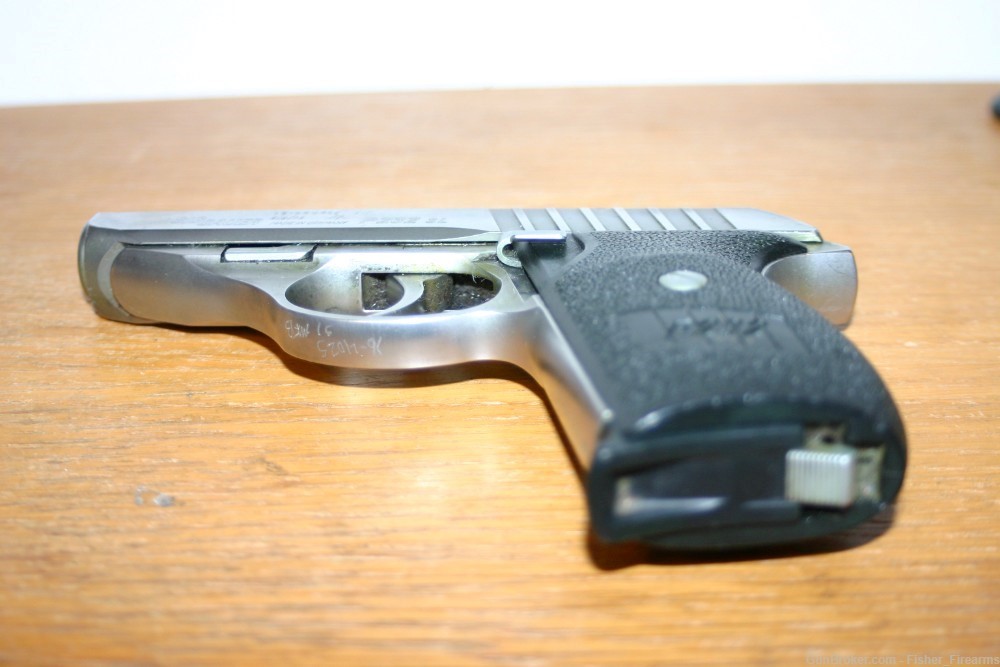 Sig Sauer P232 SL  With case and Two Magazines-img-6