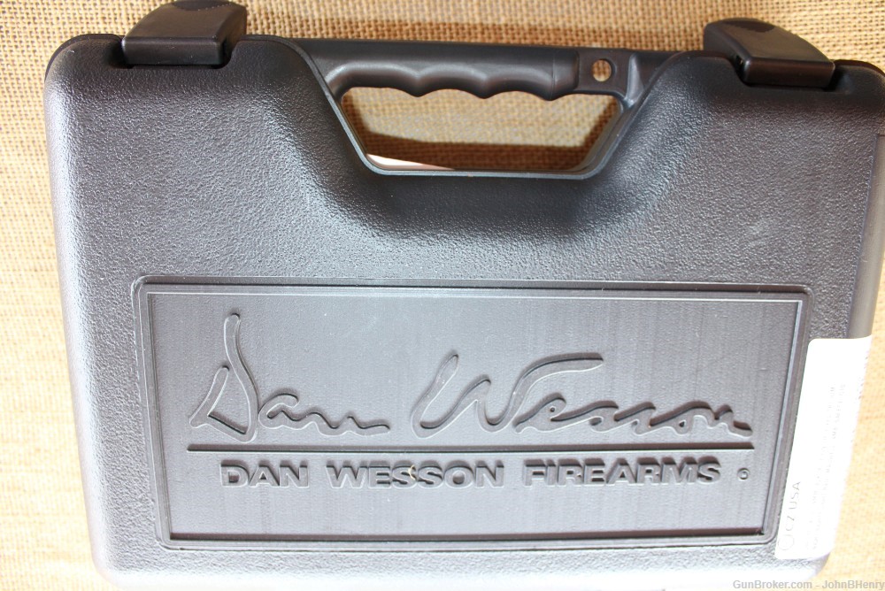 Dan Wesson Specialist 9mm Pistol 2 Mags Hard Case LIKE NEW!!-img-21