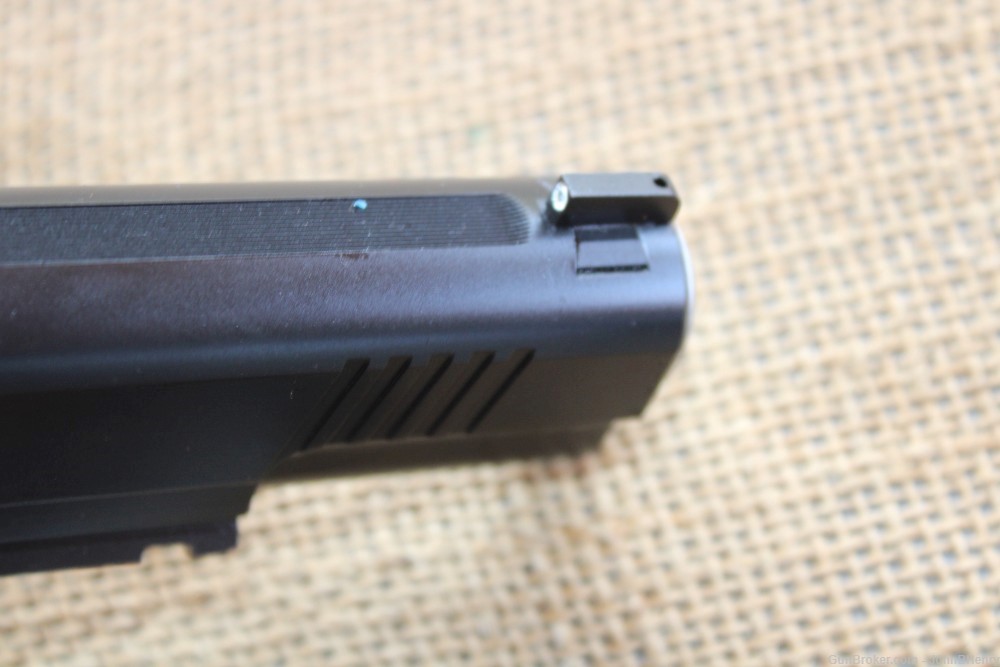 Dan Wesson Specialist 9mm Pistol 2 Mags Hard Case LIKE NEW!!-img-8